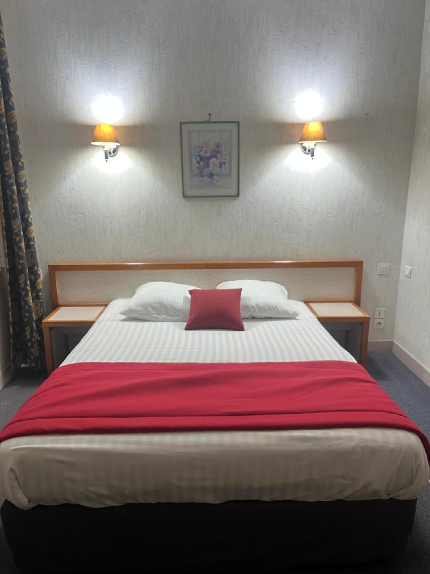 Hotel Val Saint Hilaire Givet Exterior foto