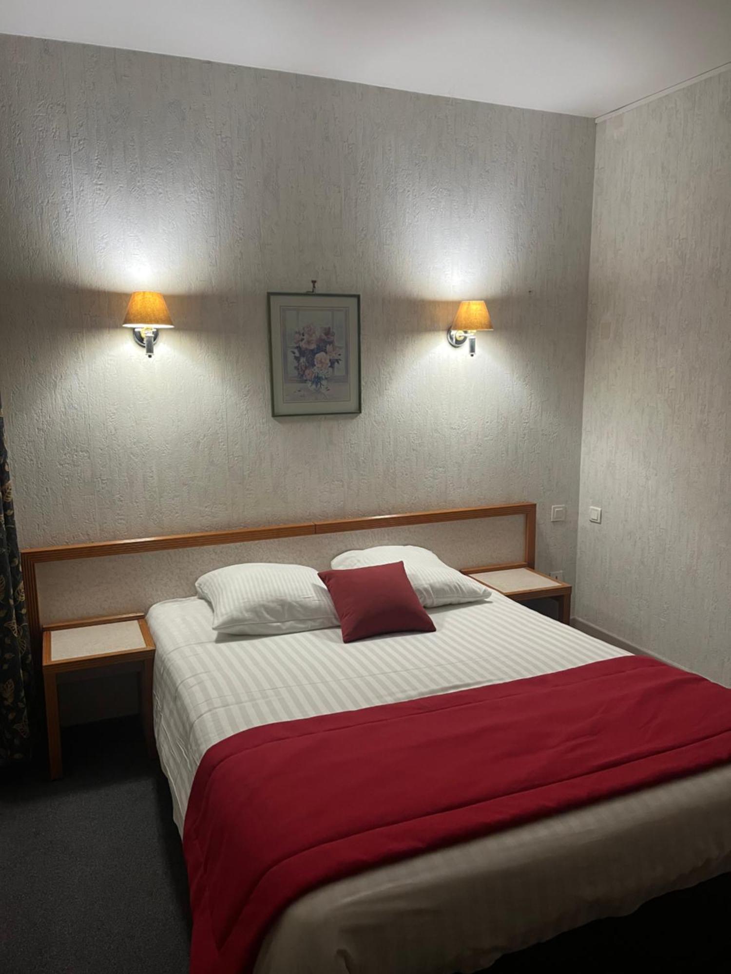 Hotel Val Saint Hilaire Givet Exterior foto